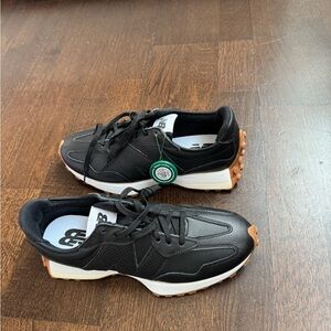 New Balance 327 Sneakers in Black Sea Salt